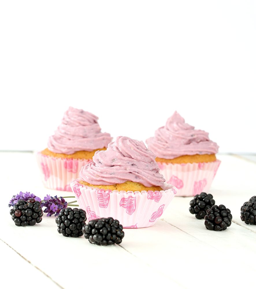 Lavendel-Brombeer-Cupcakes 