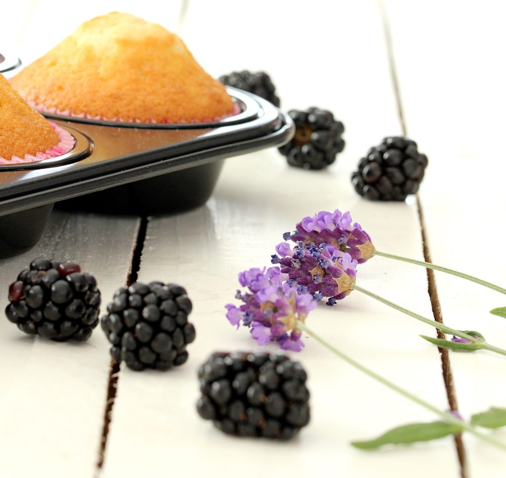 Lavendel-Brombeer-Cupcakes